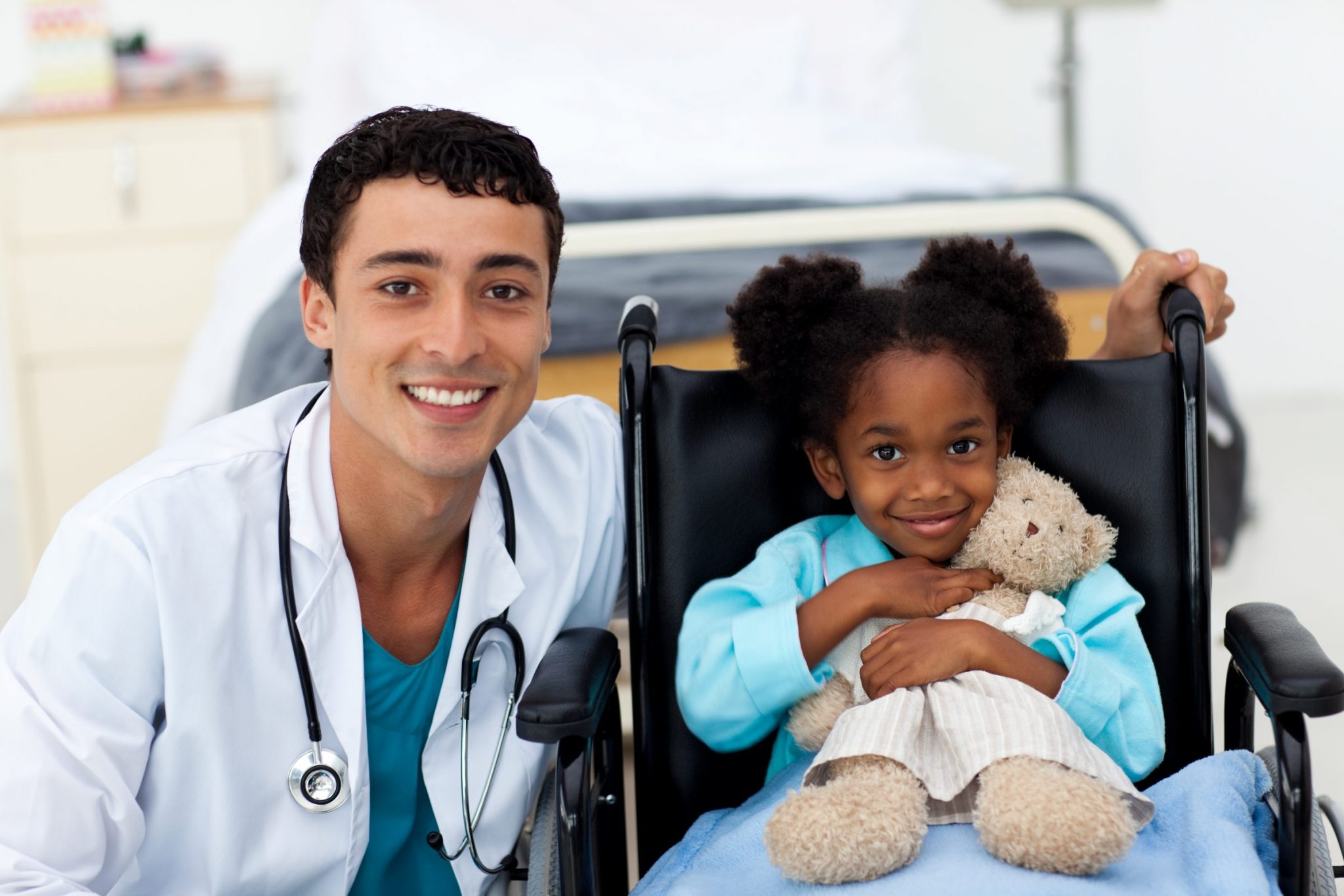 doctor-helping-a-sick-child-synergy-physicians-engaged-physicians